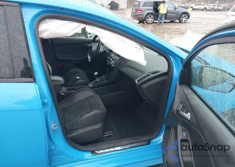 2017 Ford Focus Rs из США, поврежденный, VIN WF0DP3TH1H4121900